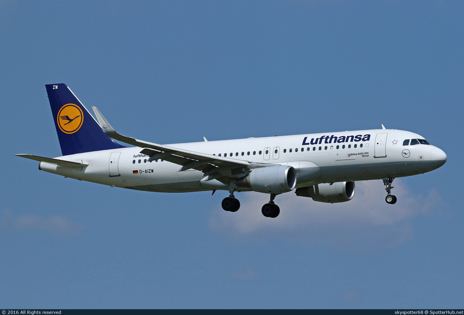 Photo of D-AIZW - Airbus A320-214 operated by Lufthansa