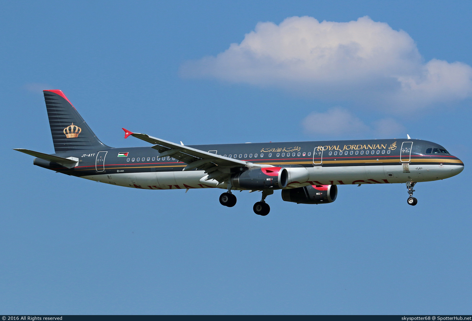 Photo of JY-AYT - Airbus A321-231 operated by Royal Jordanian Airlines