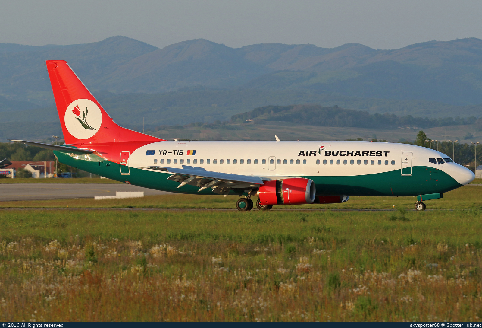 Photo of YR-TIB - Boeing 737-3L9 operated by Air Bucharest
