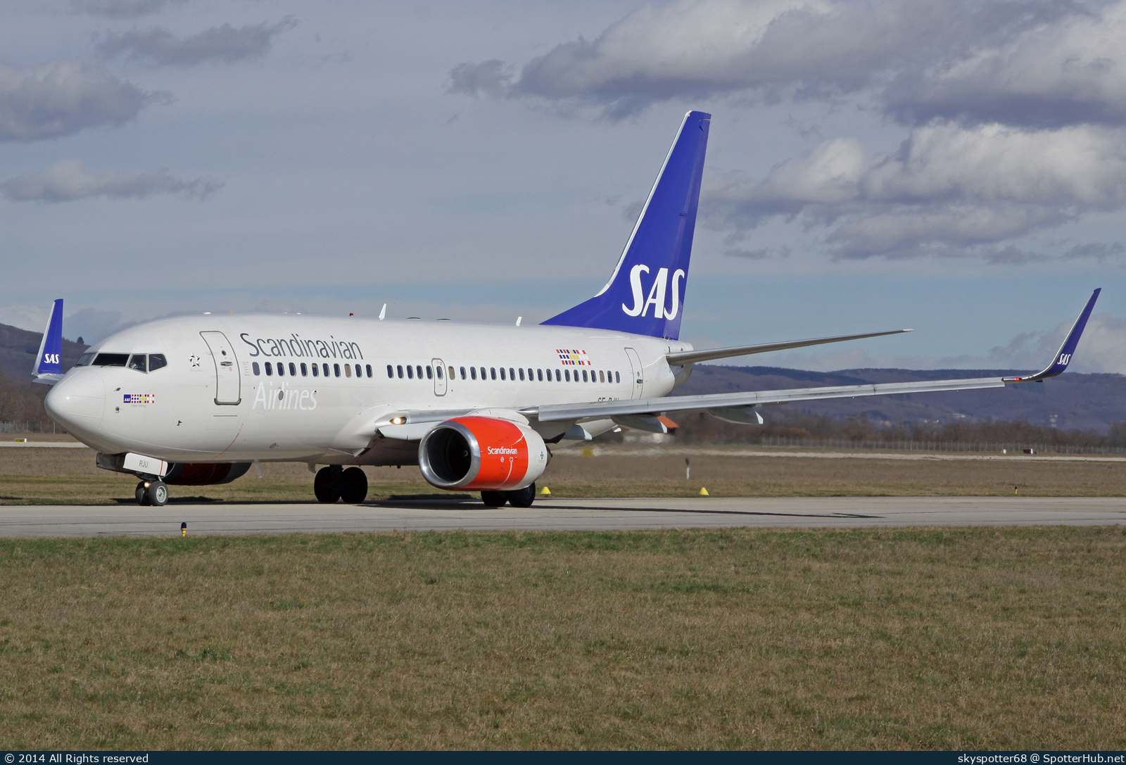 Photo of SE-RJU - Boeing 737-76N operated by SAS Scandinavian Airlines