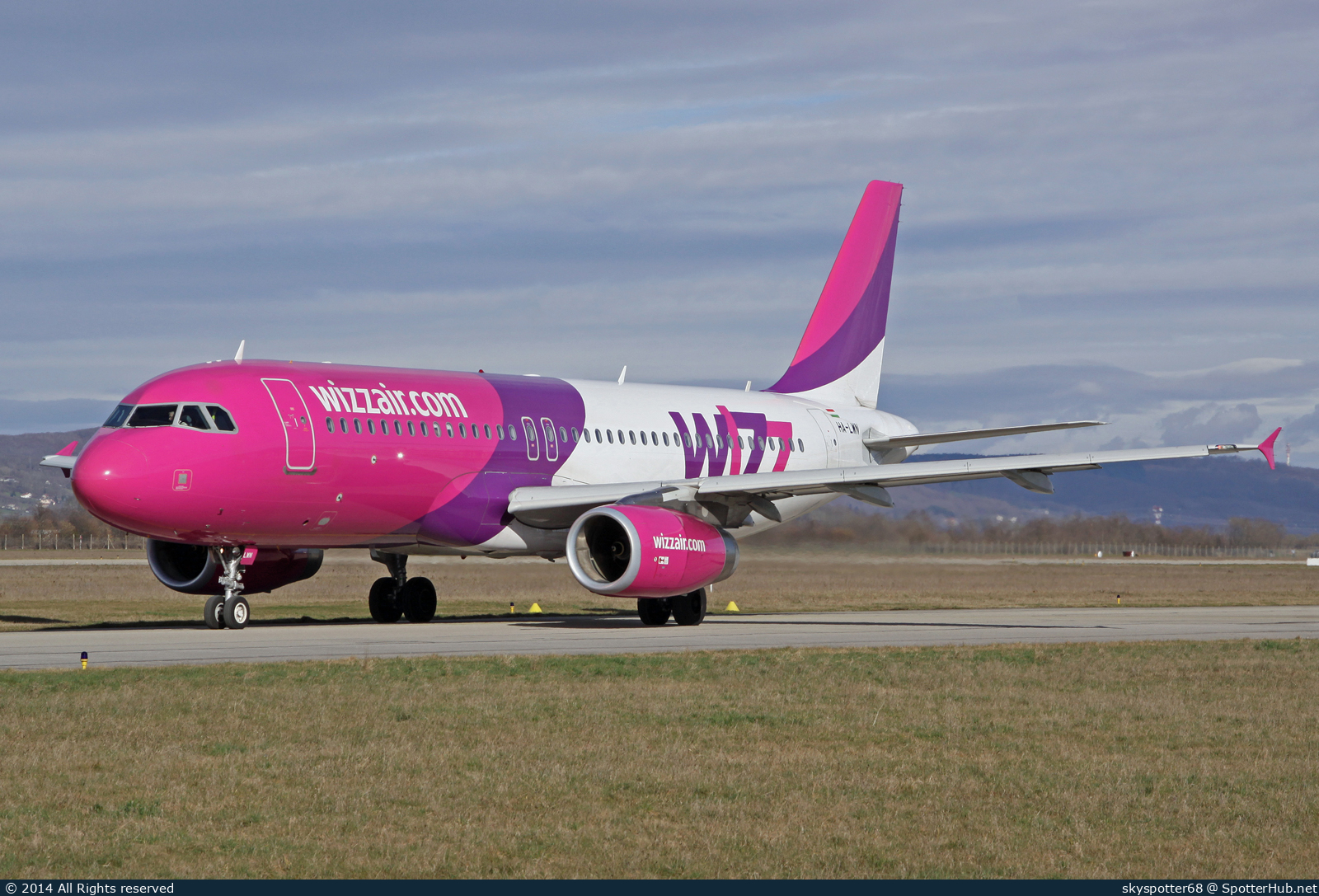 Photo of HA-LWN - Airbus A320-232 operated by Wizz Air