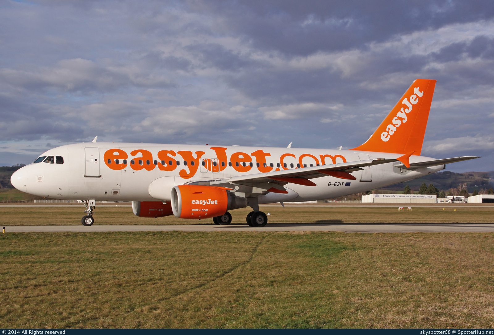 Photo of G-EZIT - Airbus A319-111 operated by easyJet