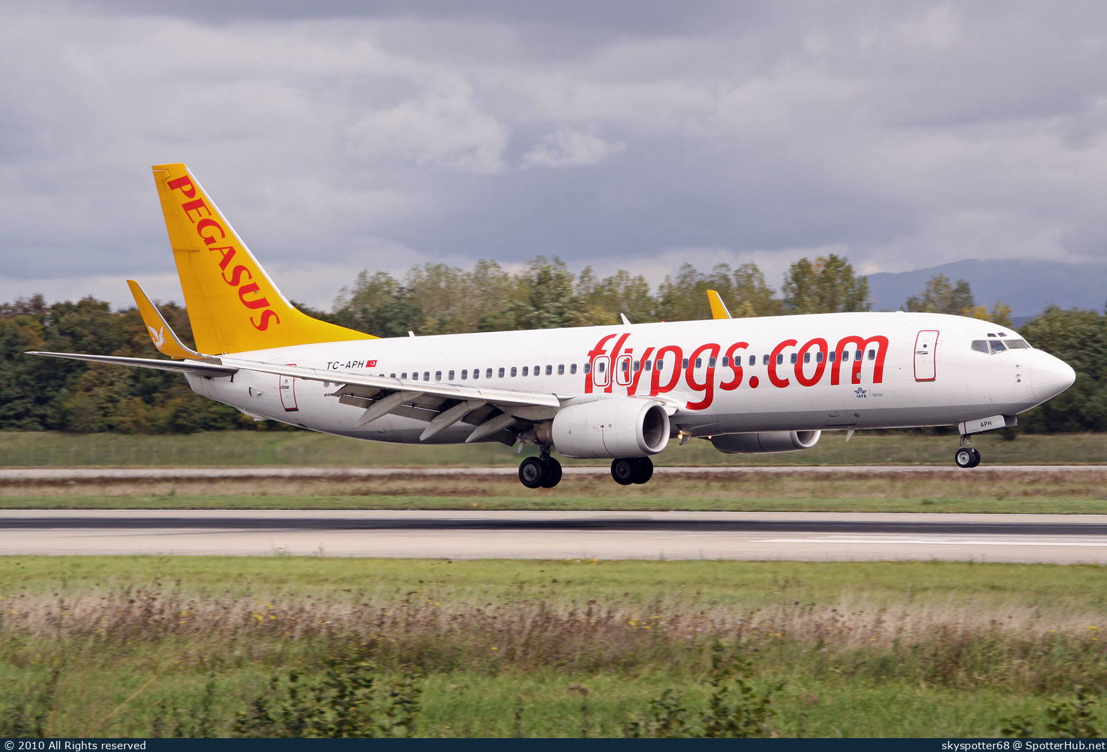 Photo of TC-APH - Boeing 737-8S3 operated by Pegasus Airlines