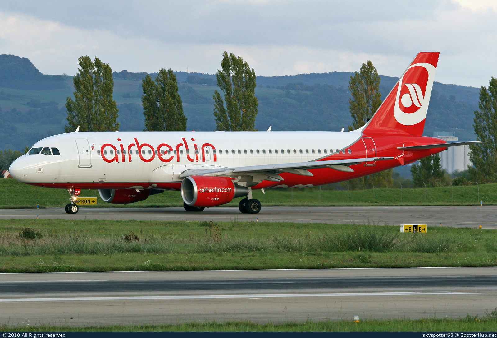 Photo of HB-IOP - Airbus A320-214 operated by Air Berlin (opb Belair Airlines)