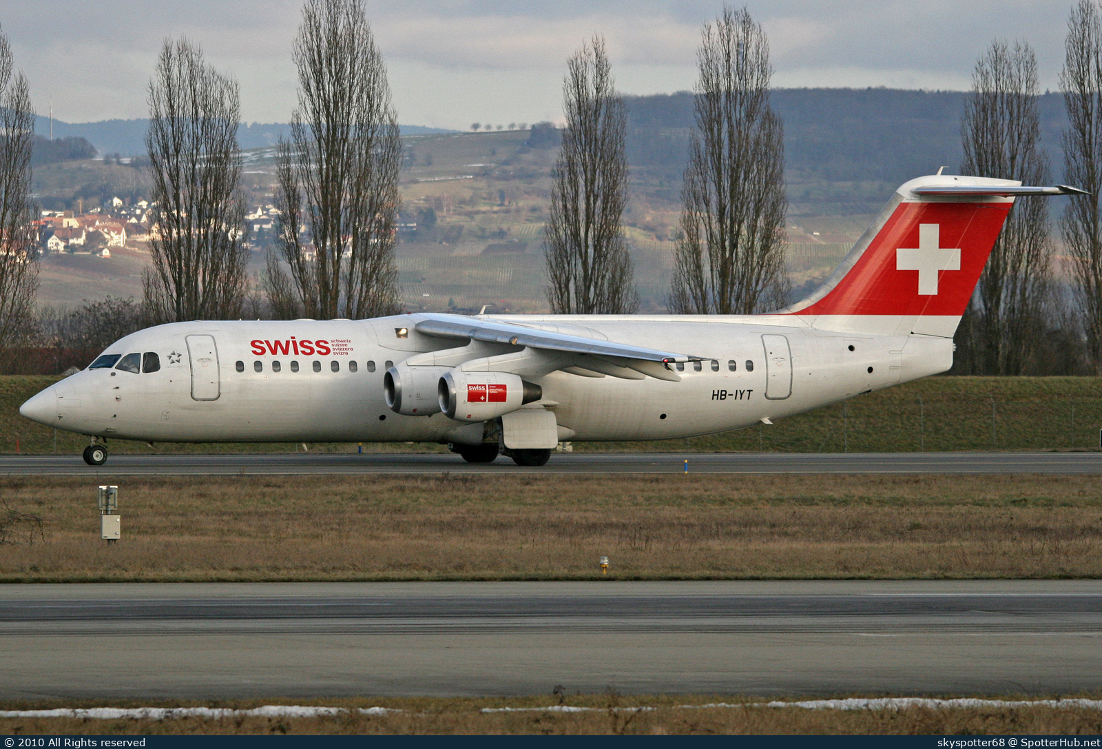 Photo of HB-IYT - British Aerospace Avro RJ100 operated by Swiss International Air Lines