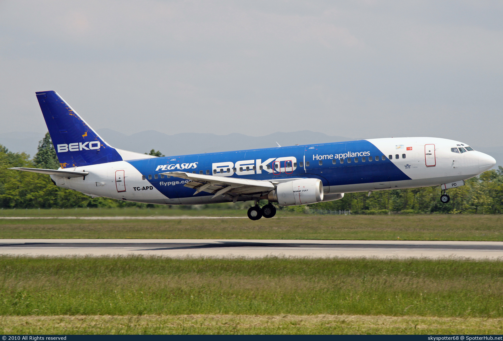 Photo of TC-APD - Boeing 737-42R operated by Pegasus Airlines