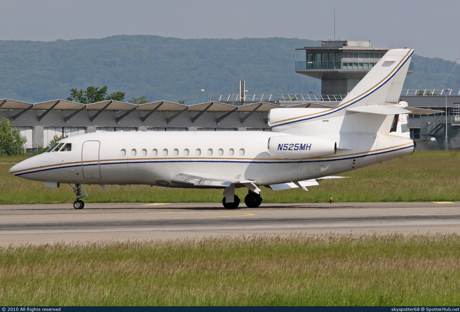Photo of N525MH - Dassault Falcon 900B operated by Private