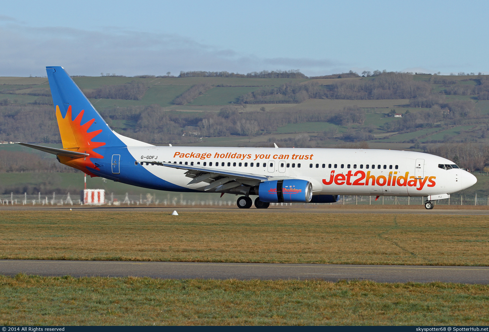 Photo of G-GDFJ - Boeing 737-804 operated by Jet2