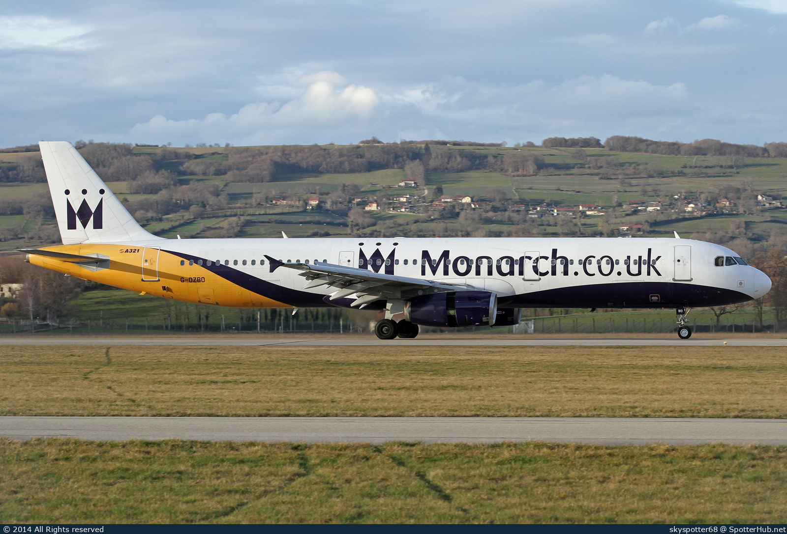 Photo of G-OZBO - Airbus A321-231 operated by Monarch Airlines