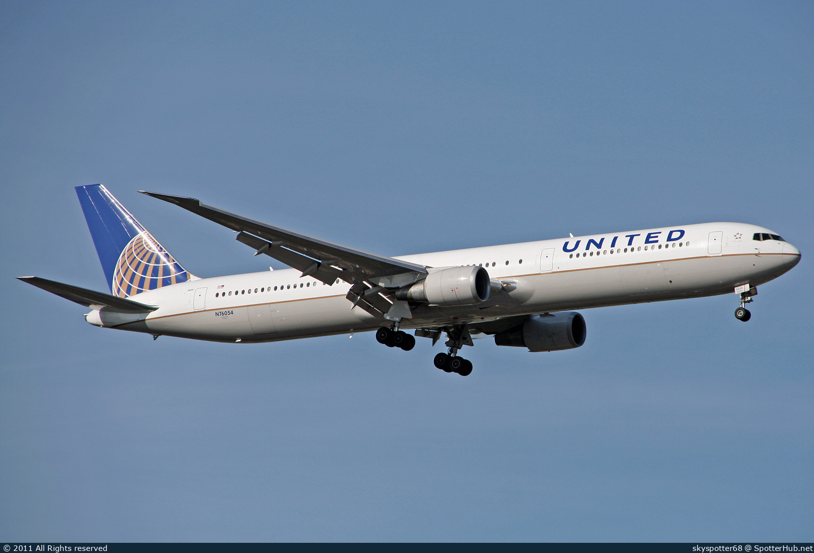 Photo of N76054 - Boeing 767-424(ER) operated by United Airlines