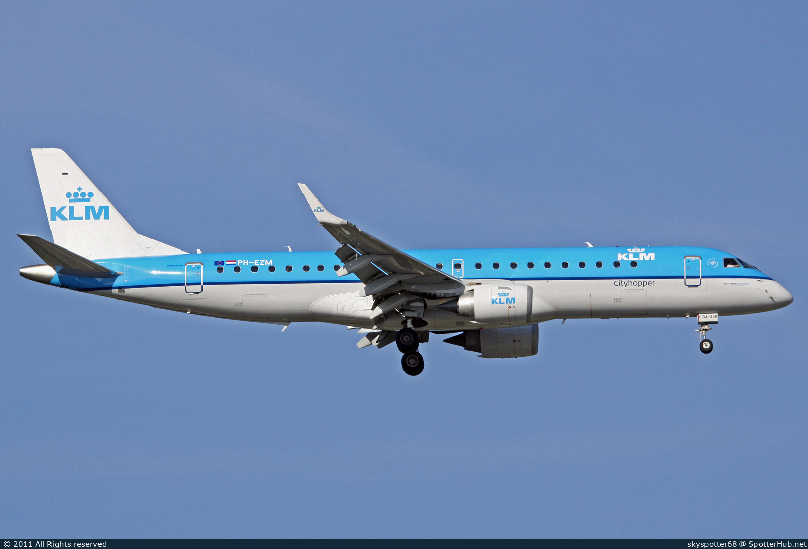 Photo of PH-EZM - Embraer ERJ-190STD operated by KLM Cityhopper