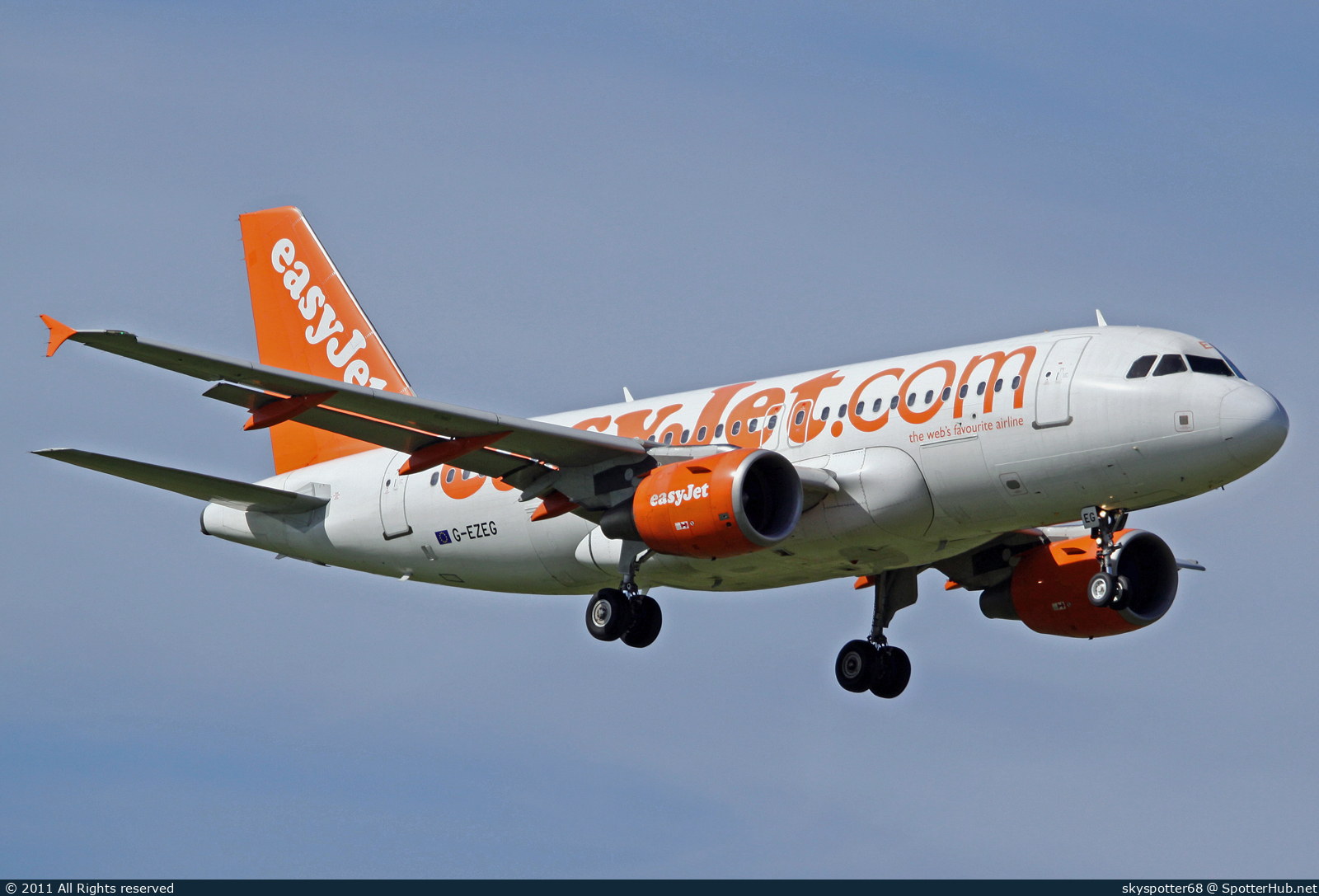Photo of G-EZEG - Airbus A319-111 operated by easyJet