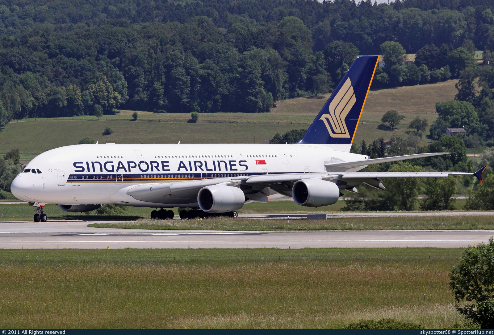Photo of 9V-SKE - Airbus A380-841 operated by Singapore Airlines