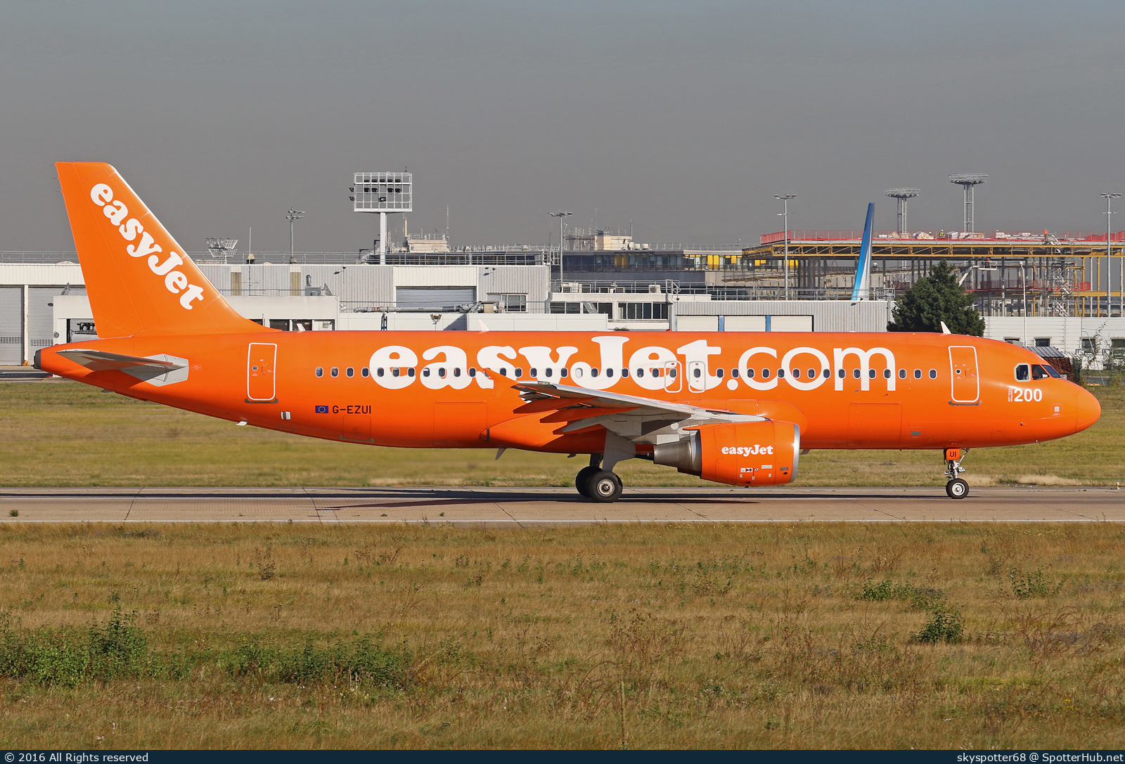 Photo of G-EZUI - Airbus A320-214 operated by easyJet