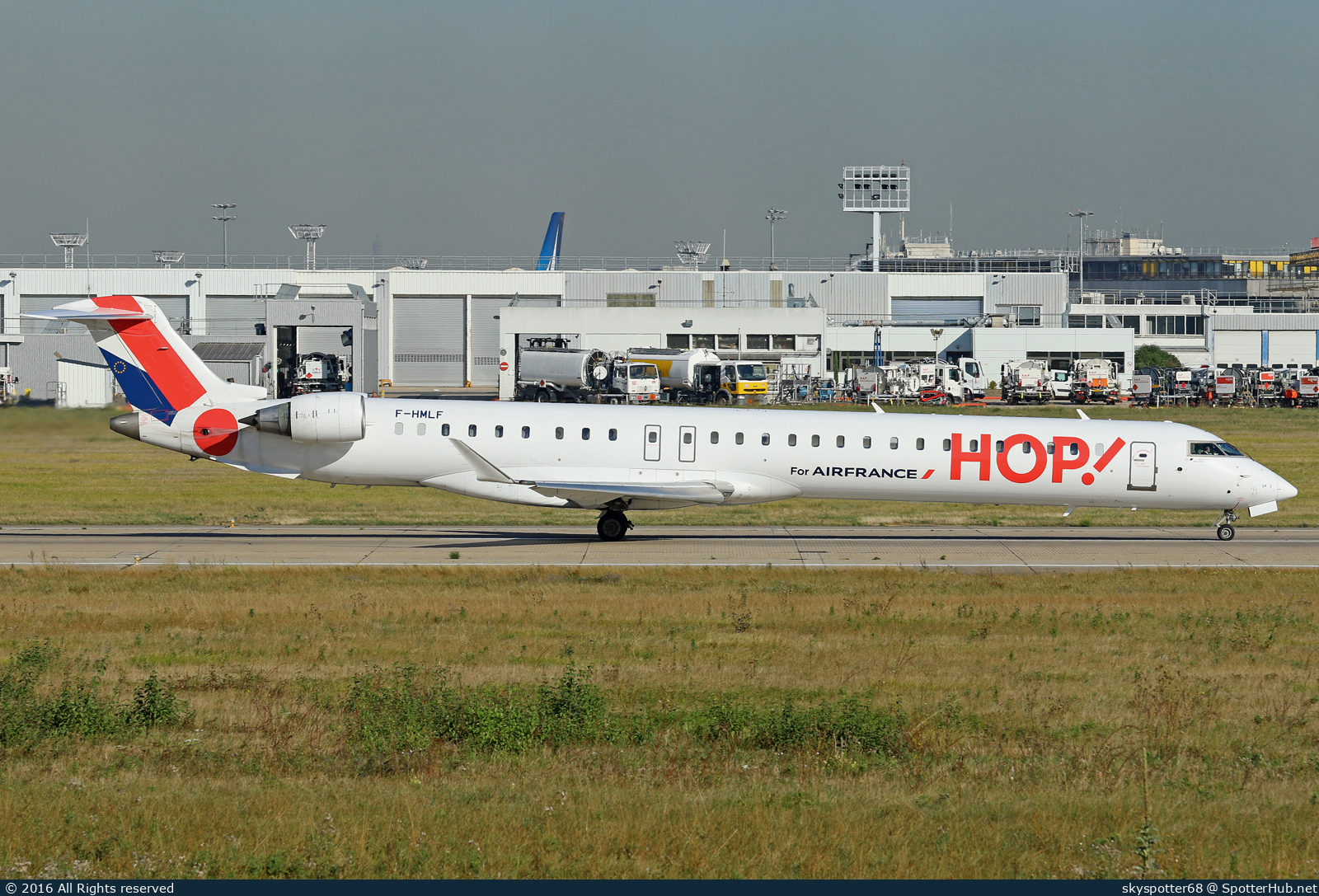 Photo of F-HMLF - Bombardier CRJ-1000EL operated by Air France HOP