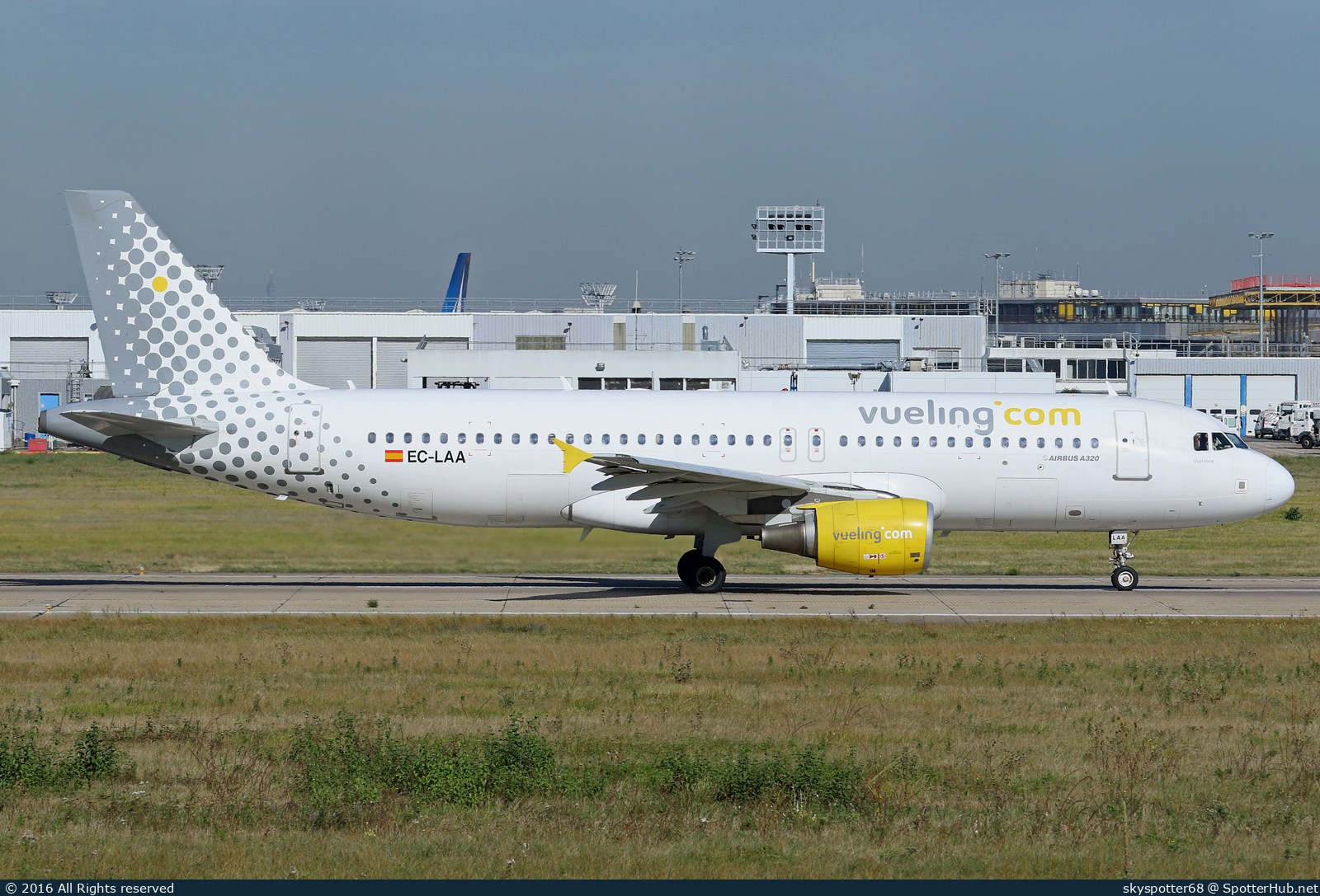 Photo of EC-LAA - Airbus A320-214 operated by Vueling