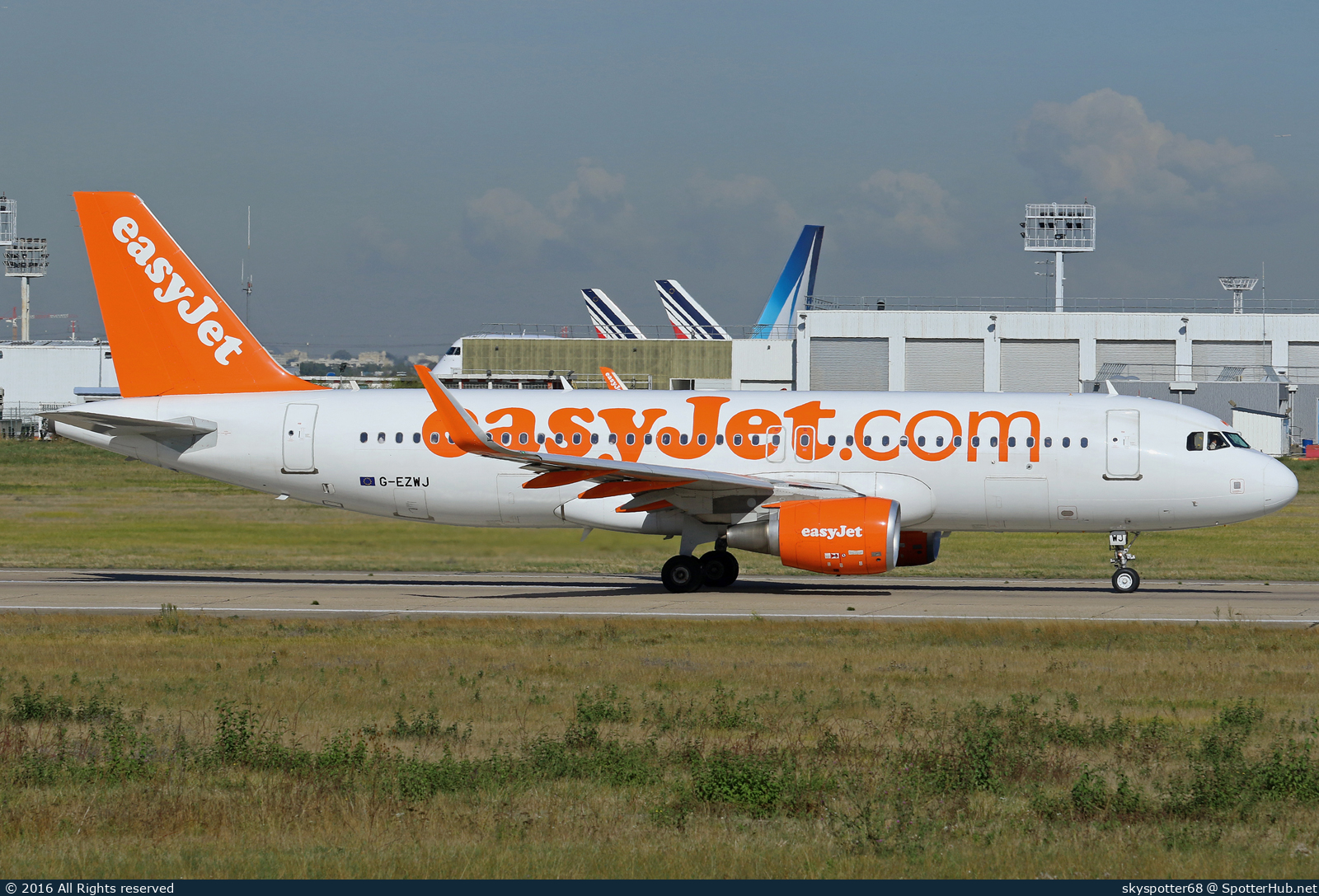 Photo of G-EZWJ - Airbus A320-214 operated by easyJet