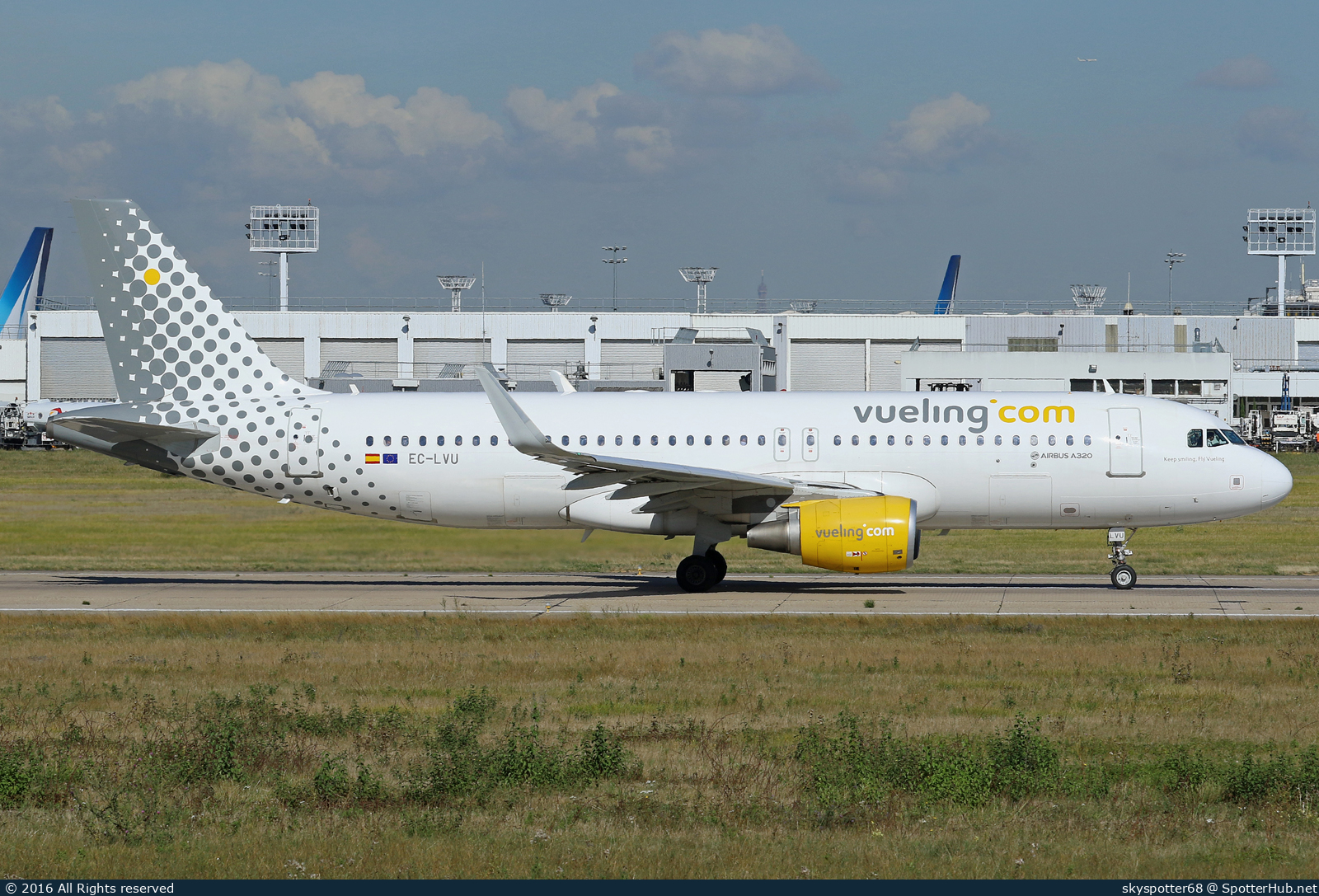 Photo of EC-LVU - Airbus A320-214 operated by Vueling