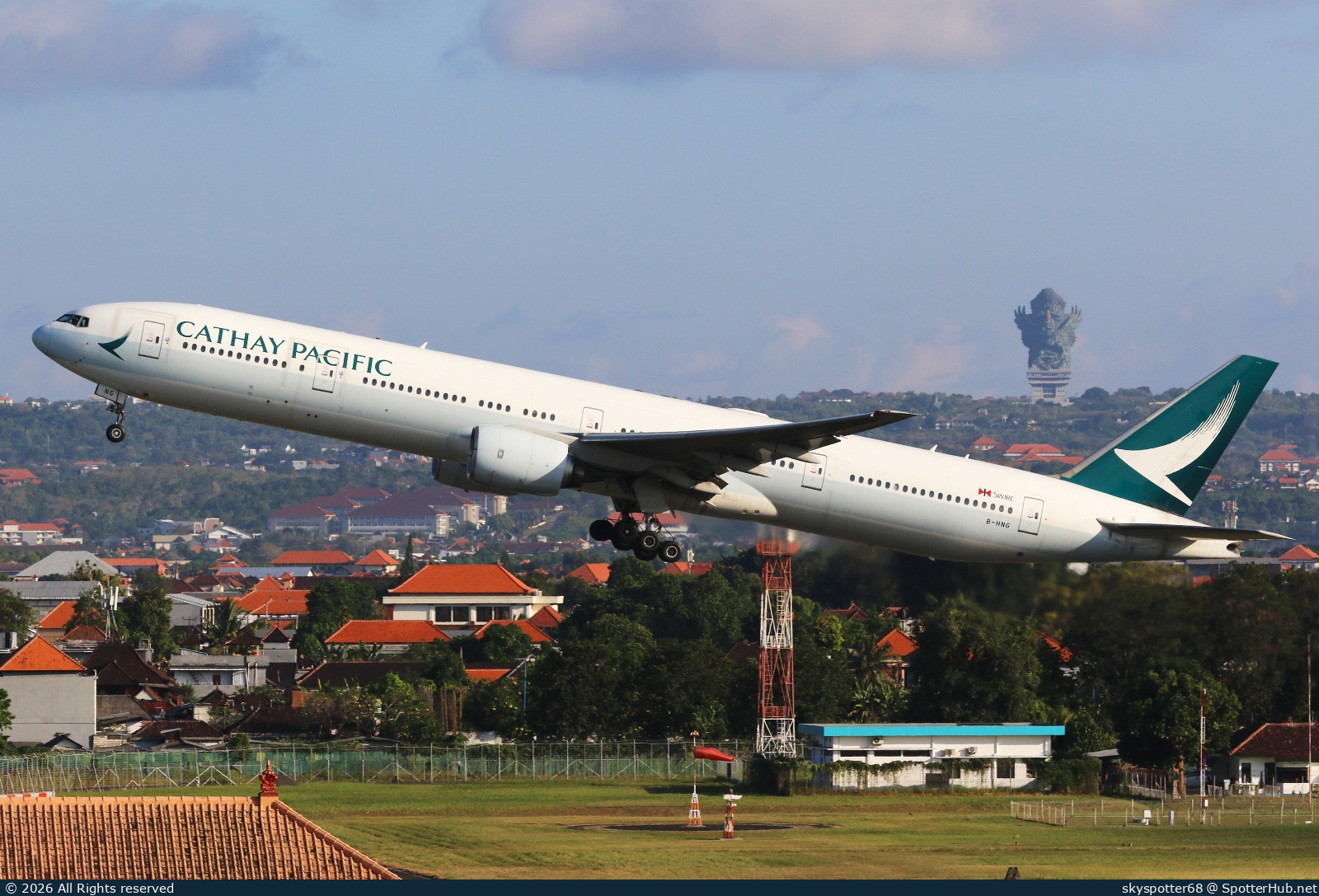 Photo of B-HNG - Boeing 777-367 operated by Cathay Pacific Airways
