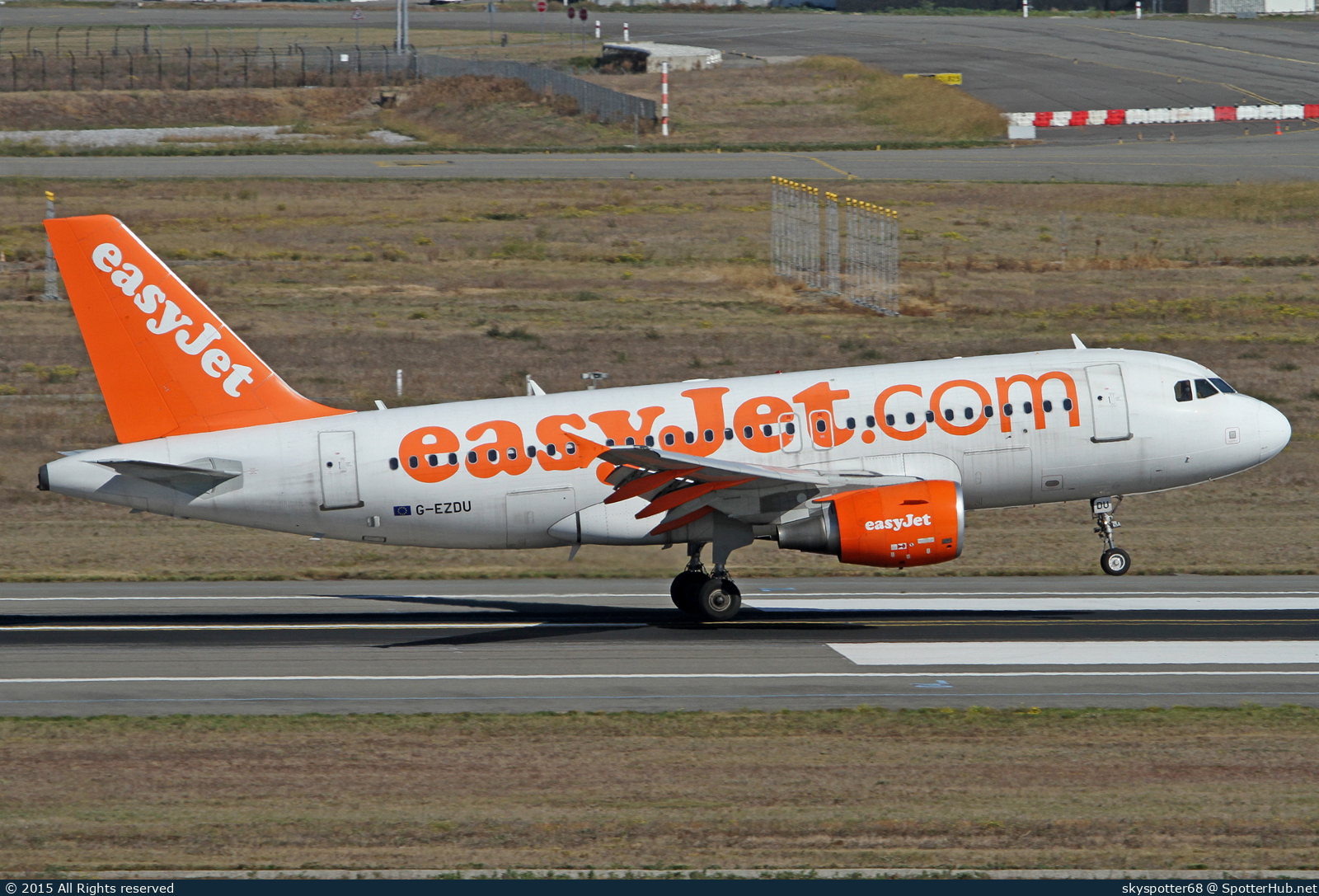 Photo of G-EZDU - Airbus A319-111 operated by easyJet