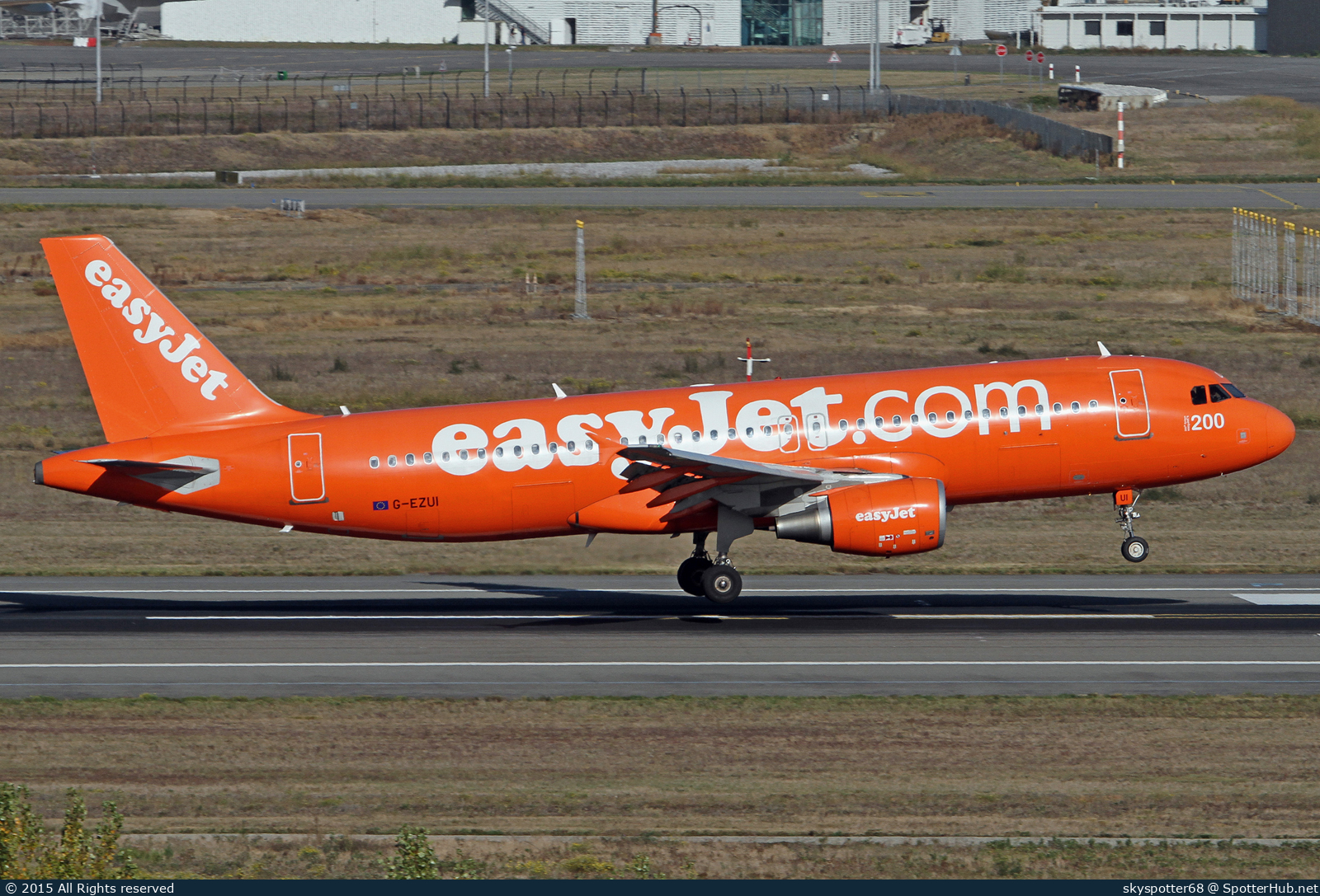 Photo of G-EZUI - Airbus A320-214 operated by easyJet
