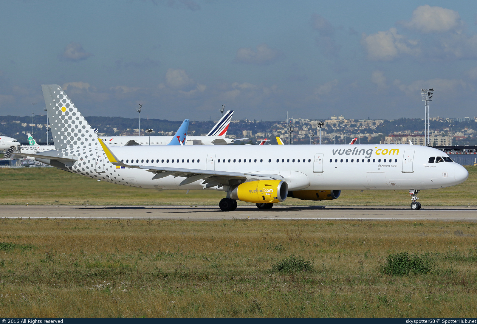 Photo of EC-MMH - Airbus A321-231 operated by Vueling