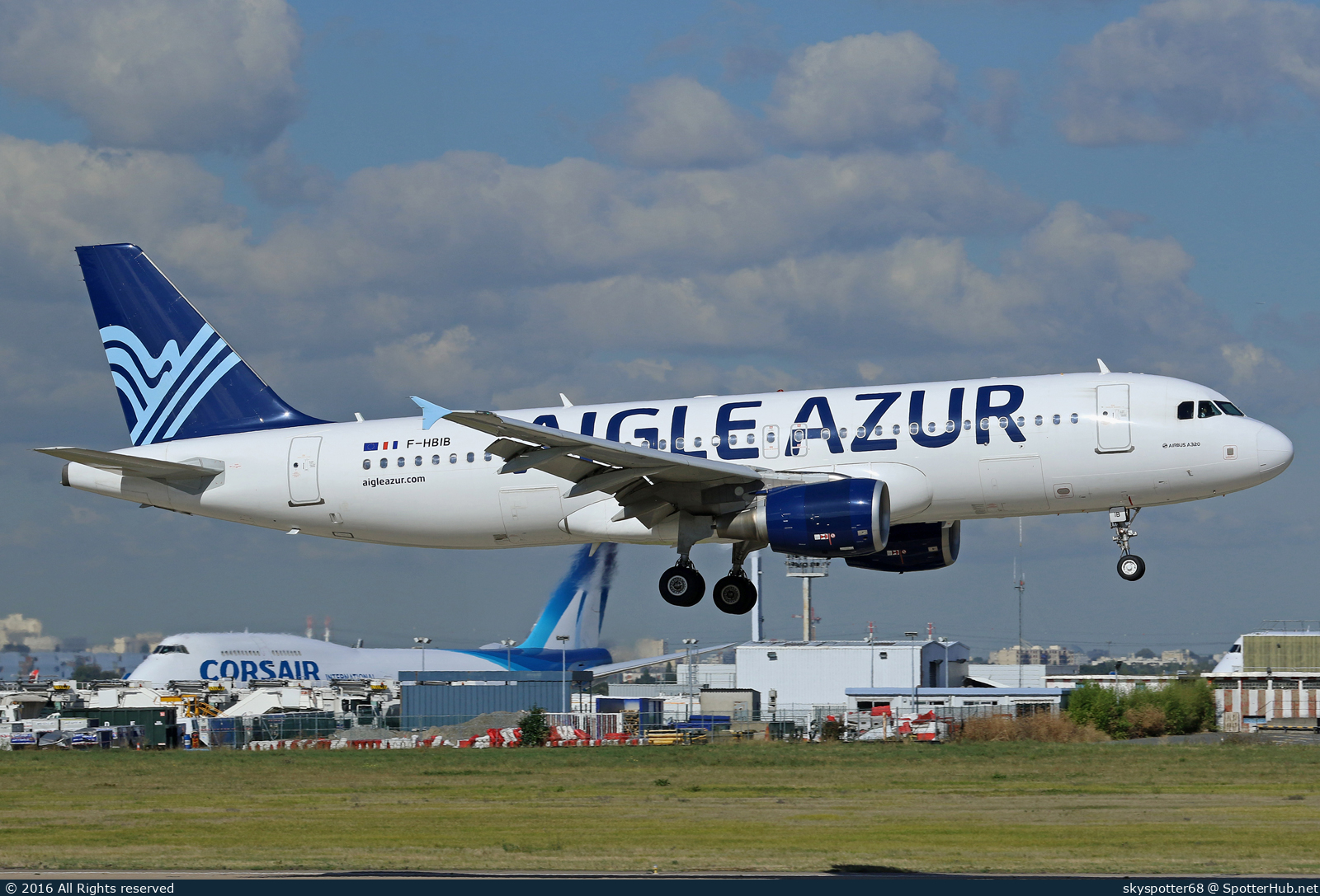 Photo of F-HBIB - Airbus A320-214 operated by Aigle Azur