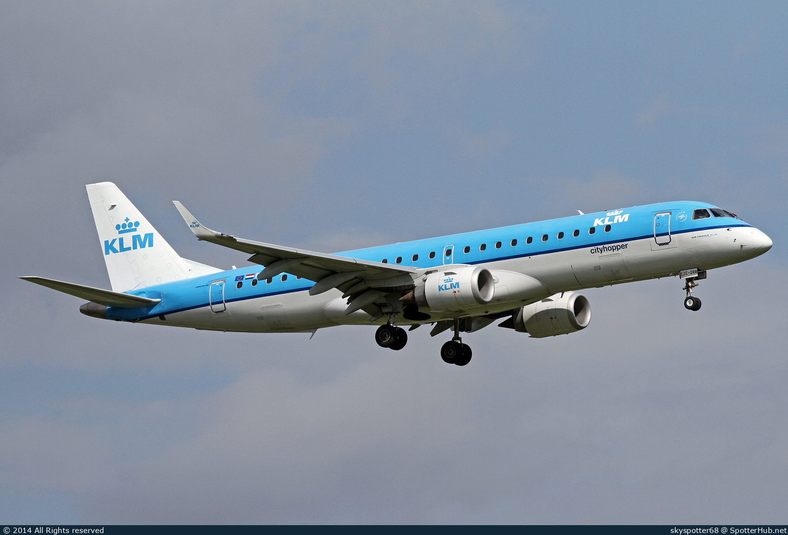 Photo of PH-EZE - Embraer ERJ-190STD operated by KLM Cityhopper
