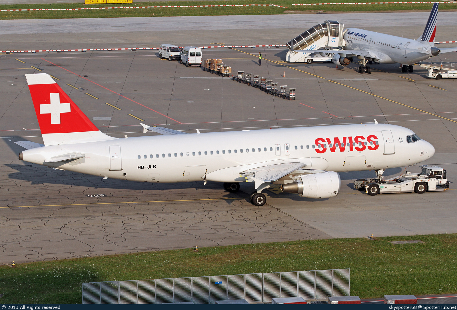 Photo of HB-JLR - Airbus A320-214 operated by Swiss International Air Lines