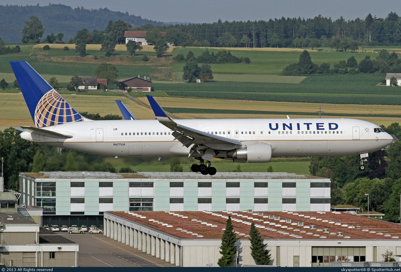 Photo of N677UA - Boeing 767-322(ER) operated by United Airlines