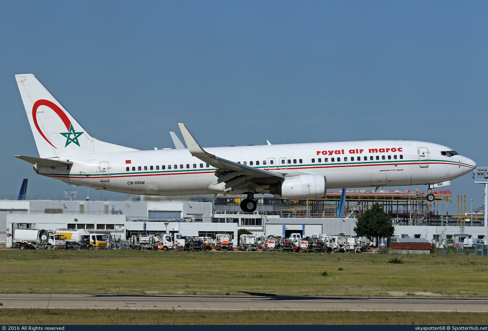 Photo of CN-RNW - Boeing 737-8B6 operated by Royal Air Maroc