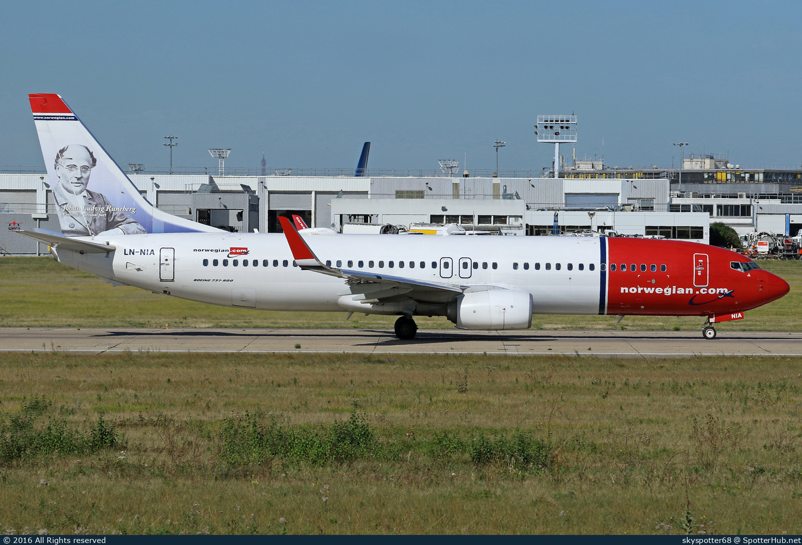 Photo of LN-NIA - Boeing 737-8JP operated by Norwegian Air Shuttle