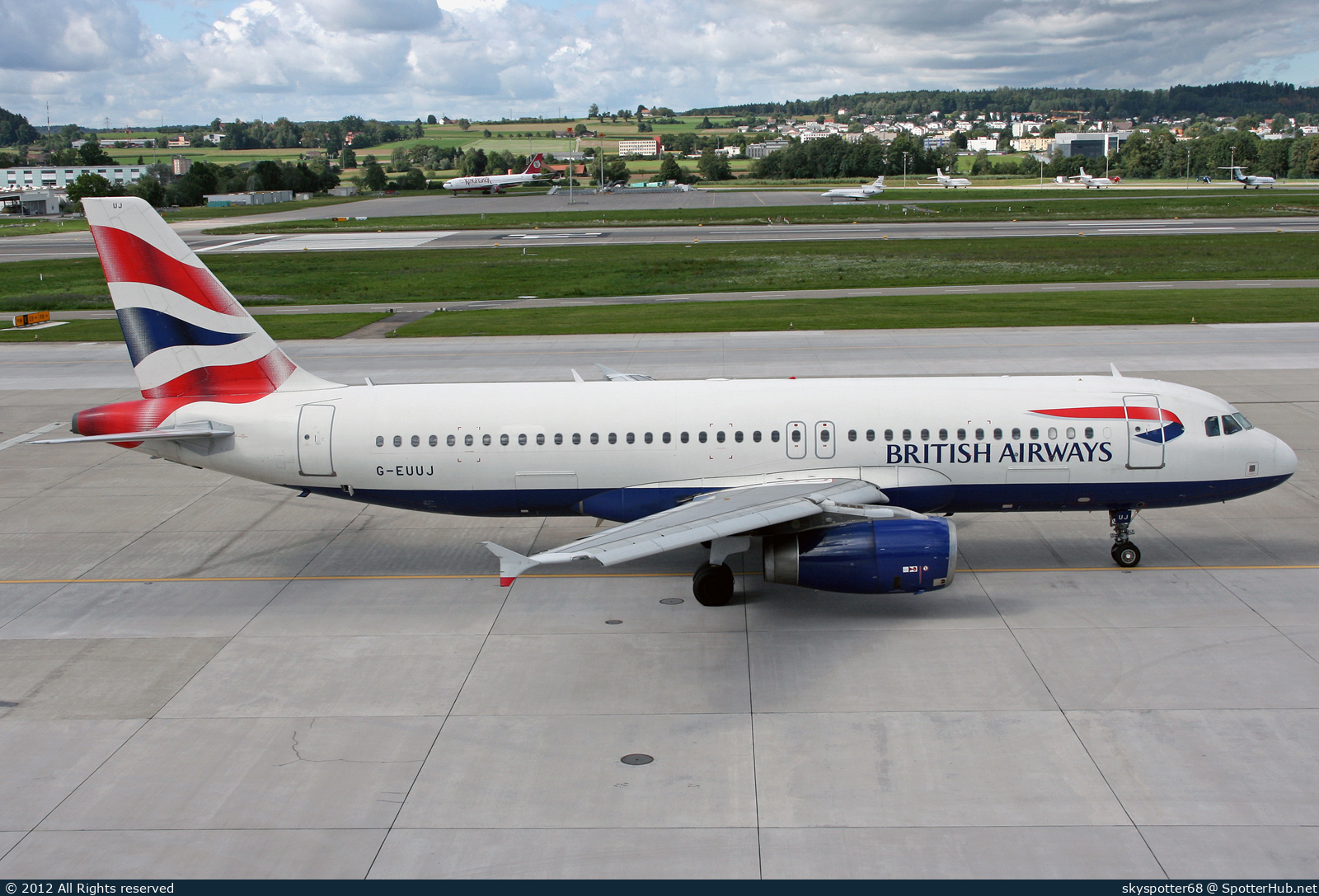 Photo of G-EUUJ - Airbus A320-232 operated by British Airways