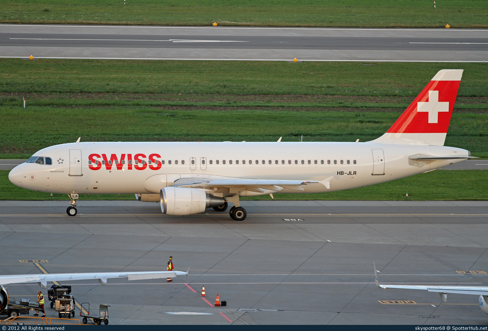Photo of HB-JLR - Airbus A320-214 operated by Swiss International Air Lines