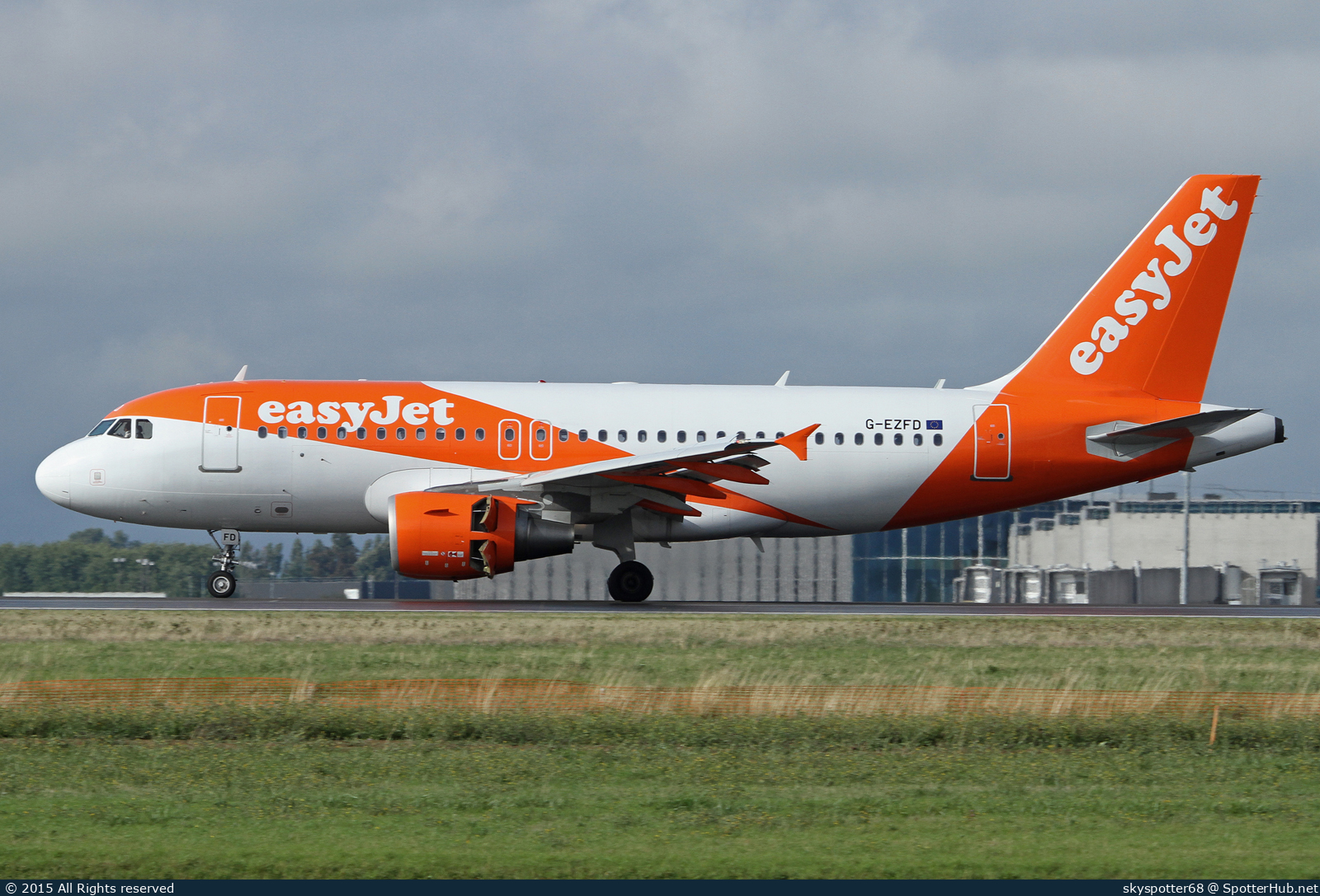 Photo of G-EZFD - Airbus A319-111 operated by easyJet