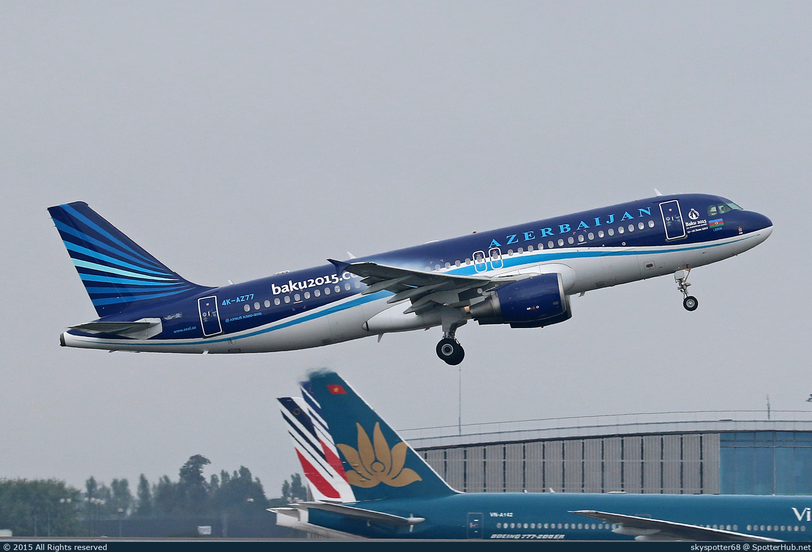 Photo of 4K-AZ77 - Airbus A320-214 operated by Azerbaijan Airlines