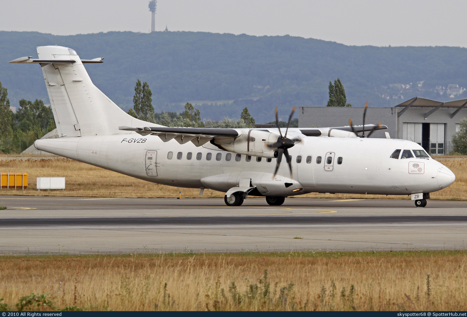 Photo of F-GVZB - ATR 42-500 operated by Airlinair