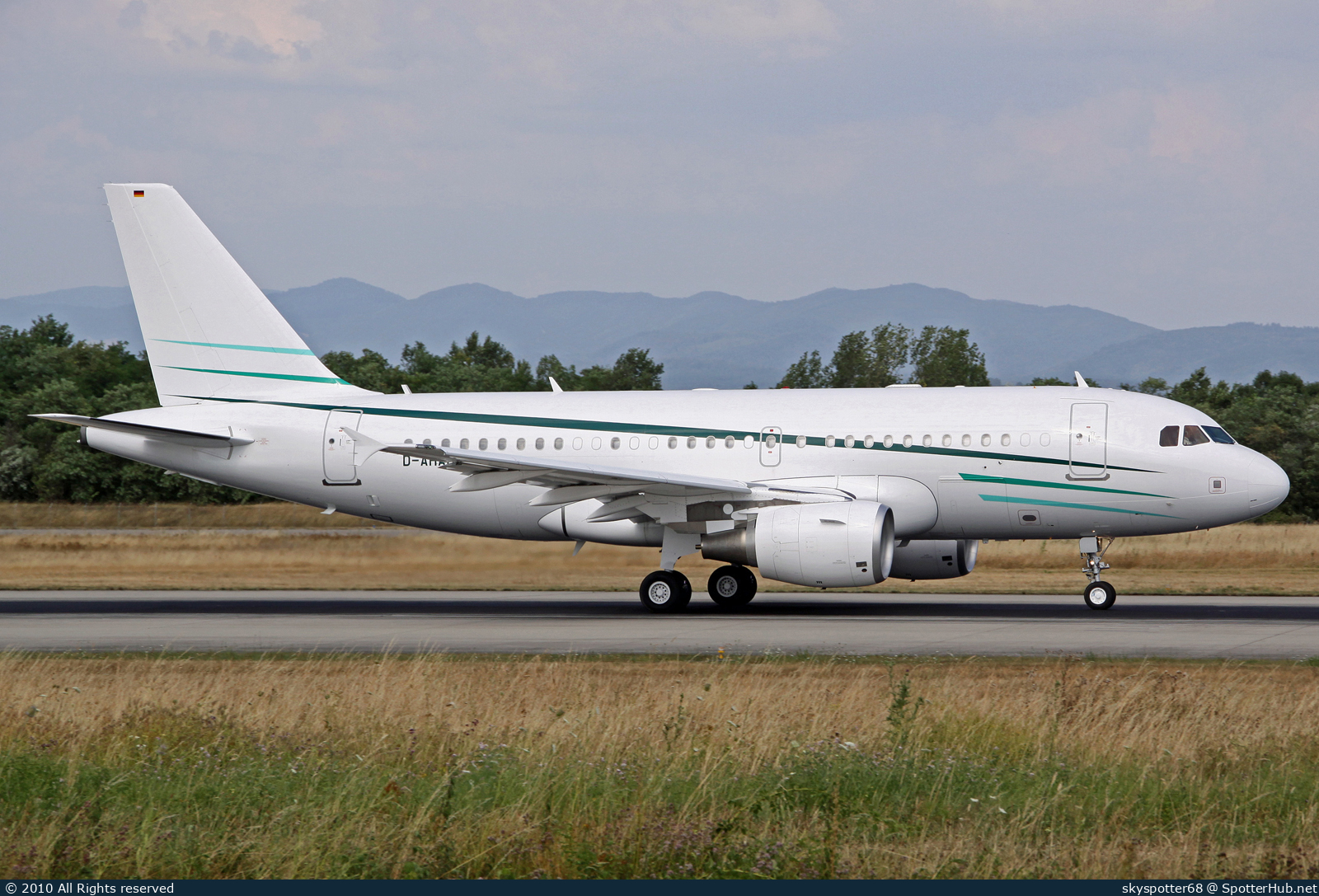 Photo of D-AHAD - Airbus A319-115(CJ) operated by DC Aviation