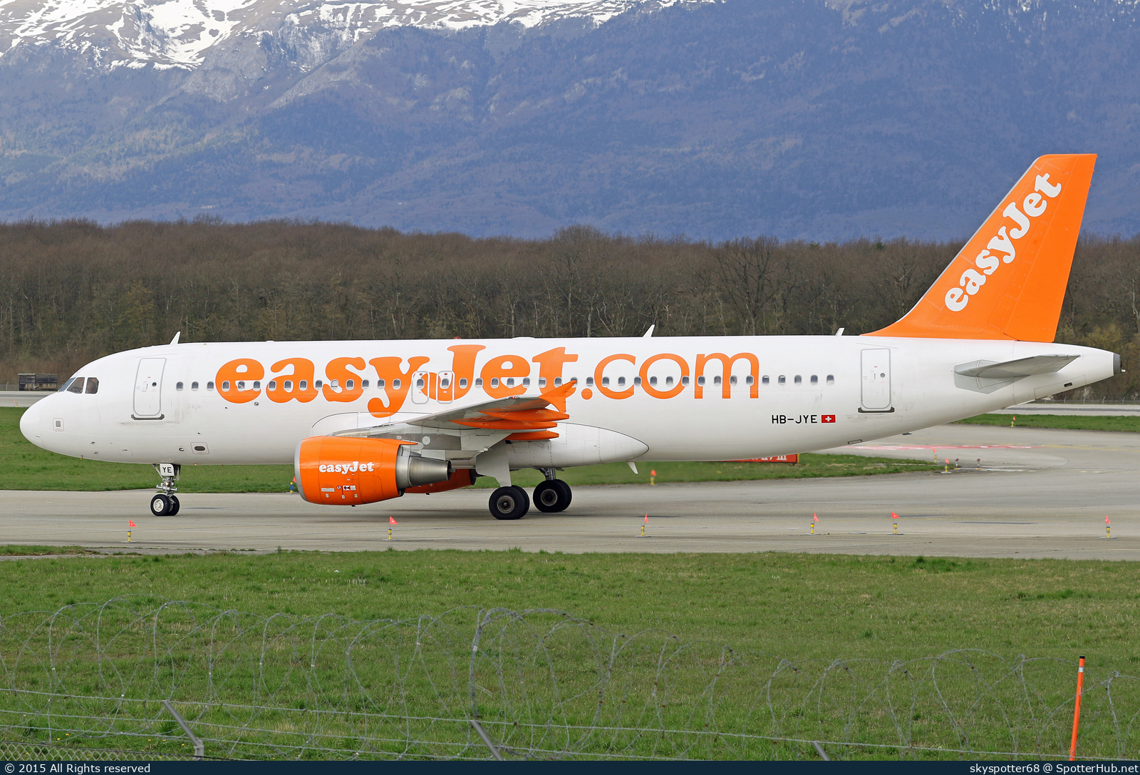 Photo of HB-JYE - Airbus A320-214 operated by easyJet Switzerland