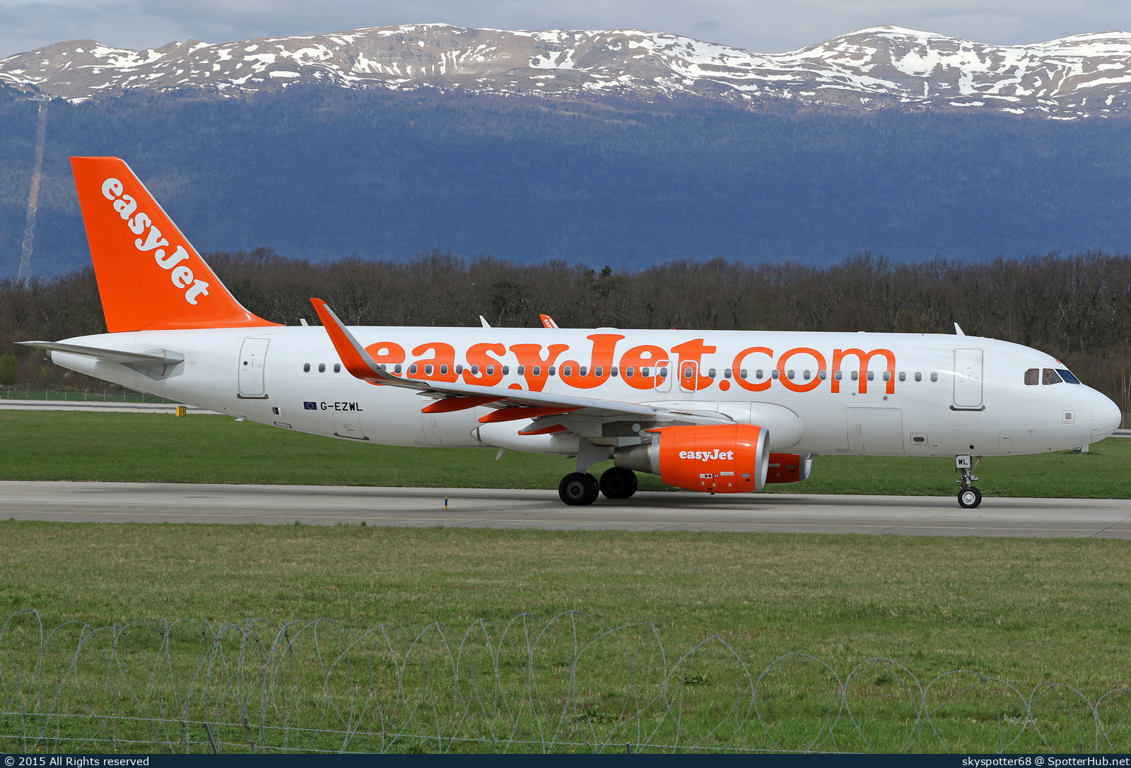 Photo of G-EZWL - Airbus A320-214 operated by easyJet