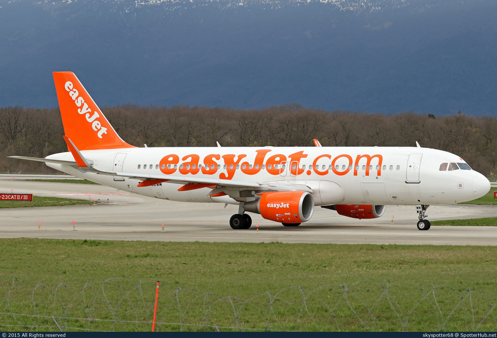 Photo of G-EZWM - Airbus A320-214 operated by easyJet
