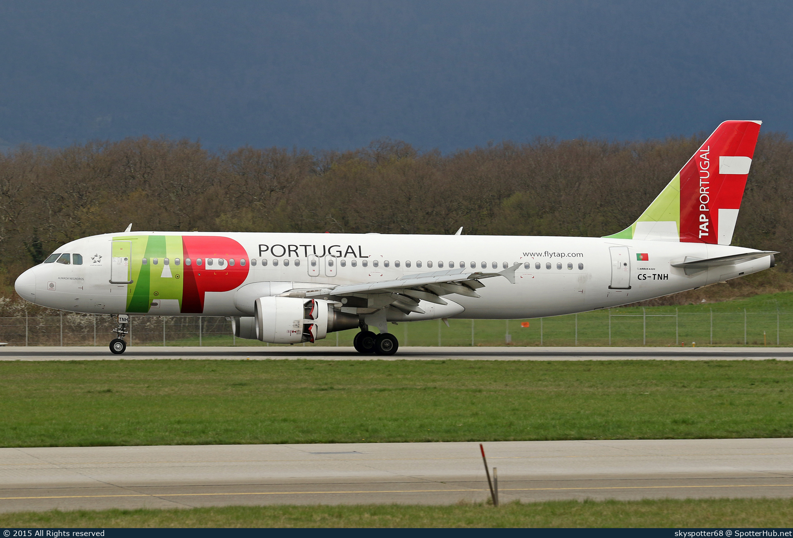 Photo of CS-TNH - Airbus A320-214 operated by TAP Air Portugal
