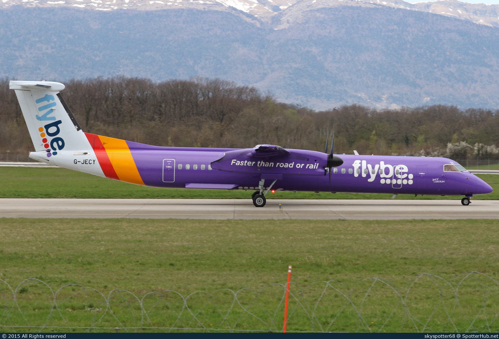 Photo of G-JECY - Bombardier DHC-8-402 Dash 8 Q400 operated by flybe