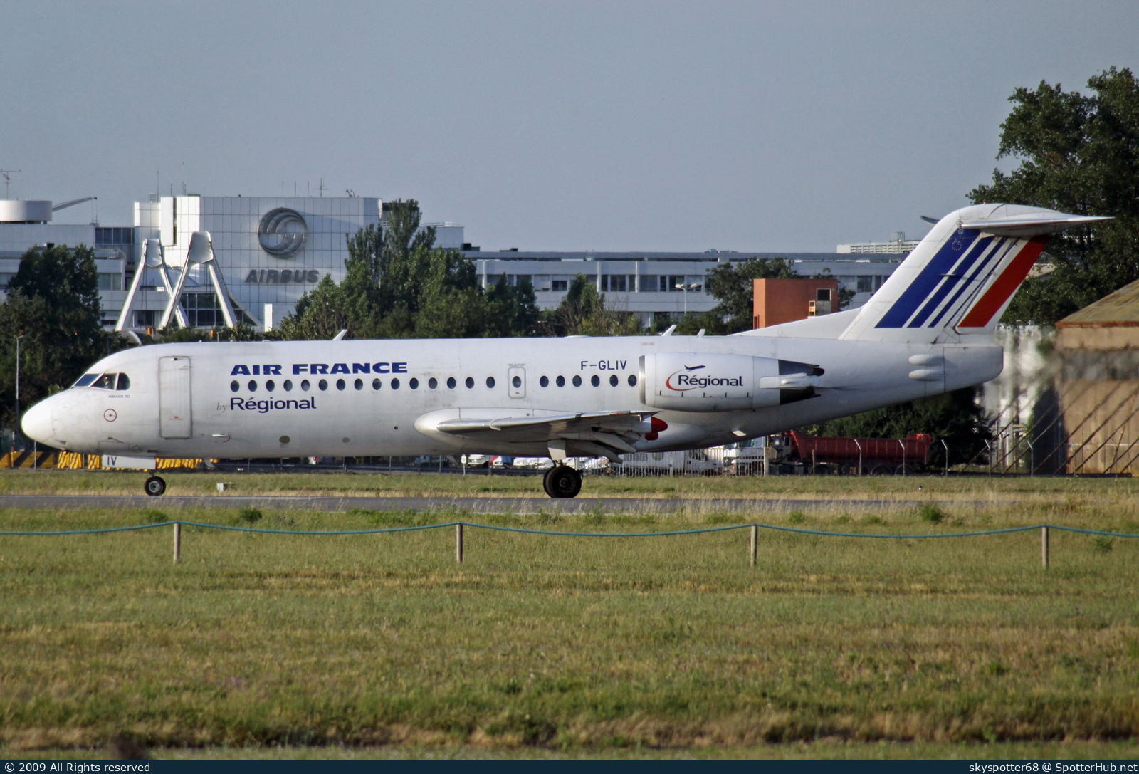 Photo of F-GLIV - Fokker 70 operated by Air France (opb Régional)