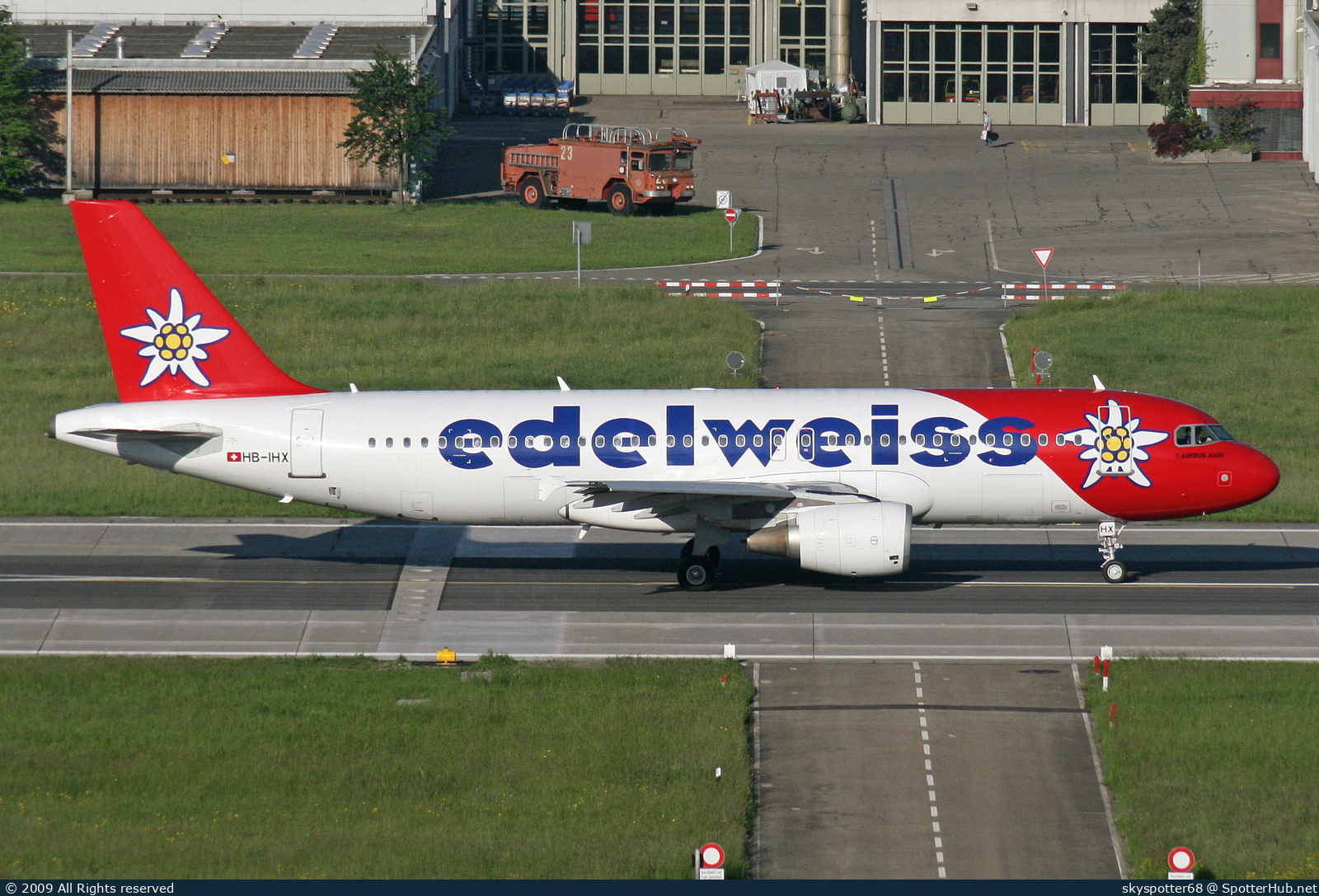 Photo of HB-IHX - Airbus A320-214 operated by Edelweiss Air