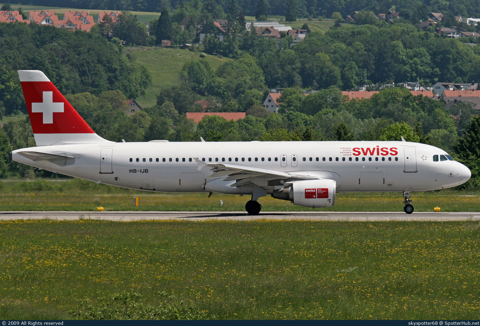 Photo of HB-IJB - Airbus A320-214 operated by Swiss International Air Lines