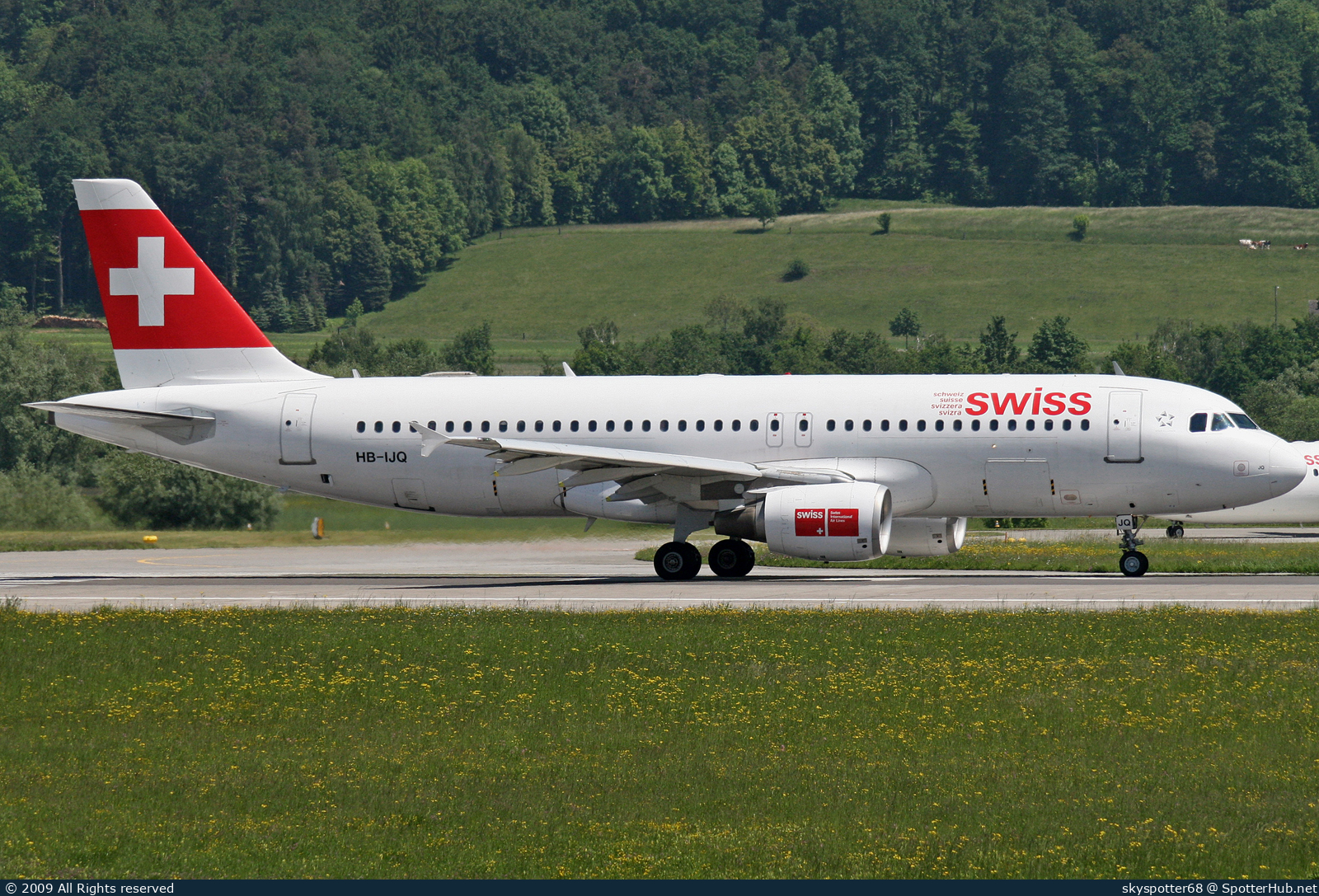 Photo of HB-IJQ - Airbus A320-214 operated by Swiss International Air Lines