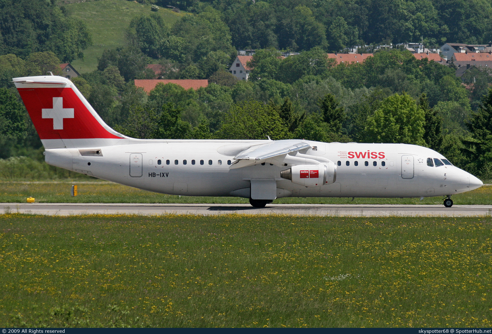 Photo of HB-IXV - British Aerospace Avro RJ100 operated by Swiss International Air Lines
