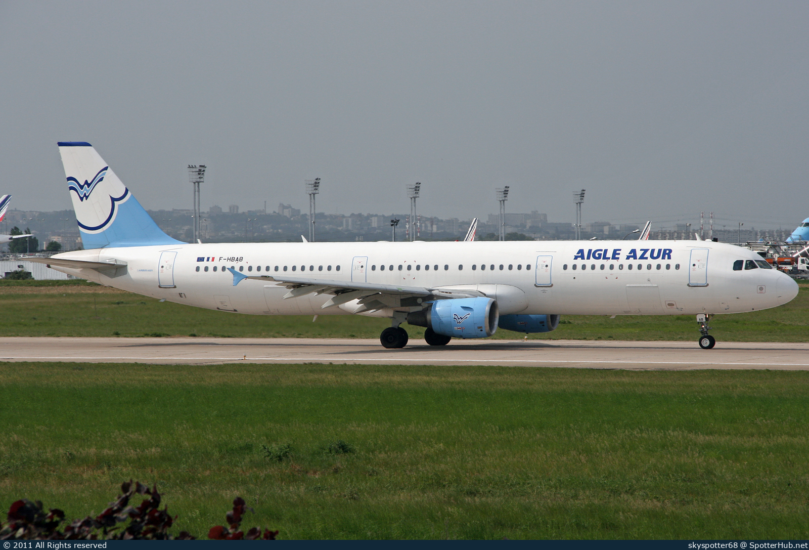 Photo of F-HBAB - Airbus A321-211 operated by Aigle Azur