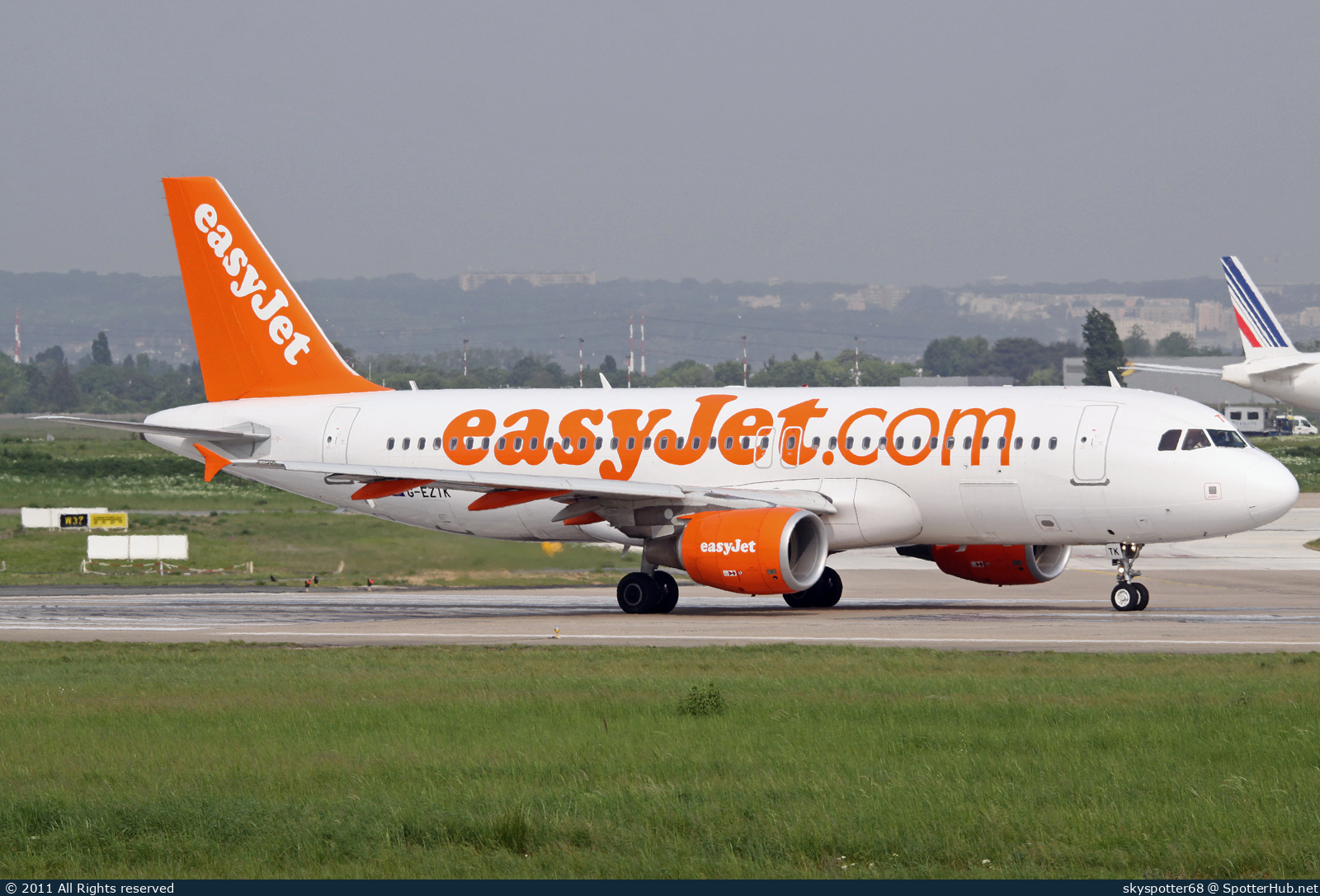 Photo of G-EZTK - Airbus A320-214 operated by easyJet